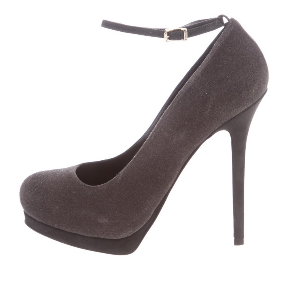 Fendi amazing gray suede heels 👠